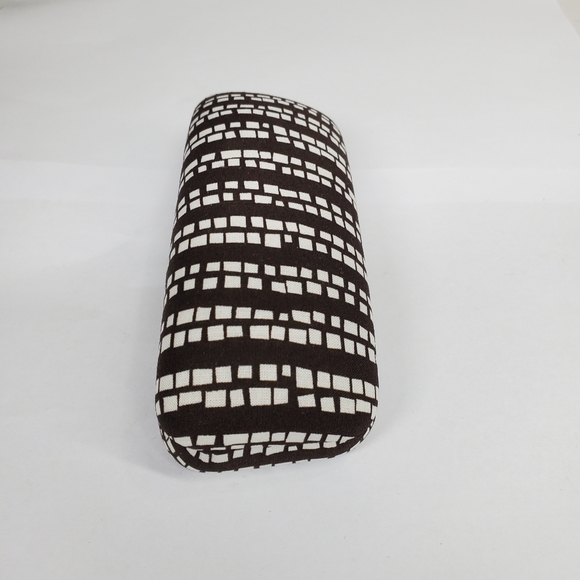Vera Bradley Hard Eyeglass Case in Classic Brown and White Staggered Print NWOT. - Picture 5 of 8